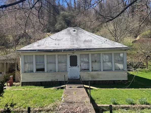 58 Bruce St, Salem, WV 26426