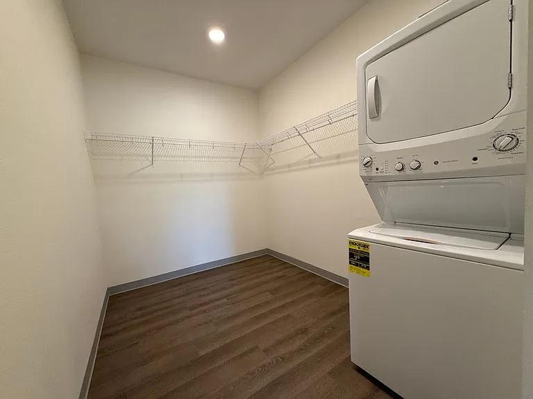 The Leo at the Hub Apartments — Photo 38