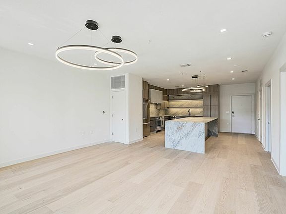 3rd image of 3600 S Lamar Blvd APT 202
