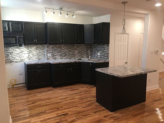 2nd image of 6704 S Saint Lawrence Ave