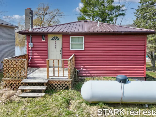 4851 Hunters Trl, Six Lakes, MI 48886