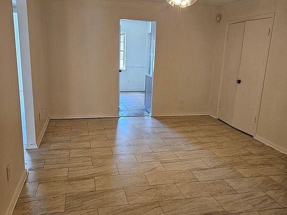 2nd image of 6101 N Brookline Ave APT 5