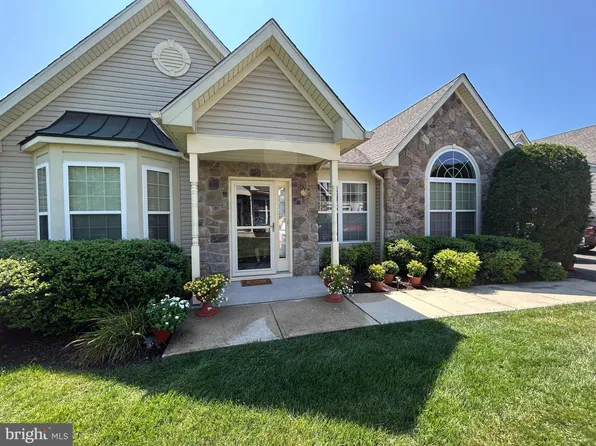 309 Shady Brook Dr, Langhorne, PA 19047