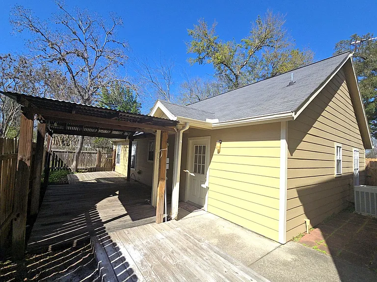 409 Commerce St — Photo 6