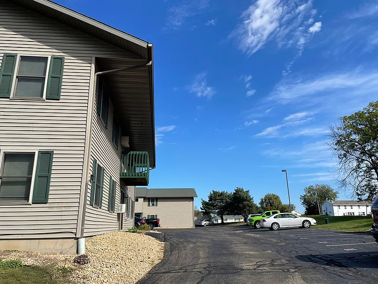 PIONEER RIDGE APARTMENTS — Photo 2
