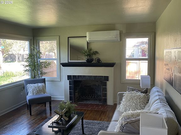 5th image of 465 Davis St