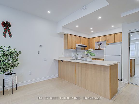 5th image of 760 Lawrence Ave W #87