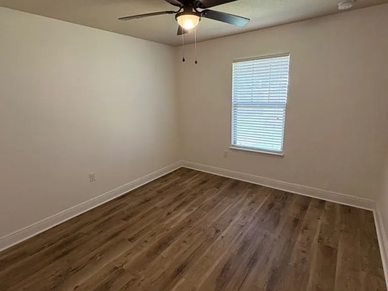 6040 Trestle St — Photo 16