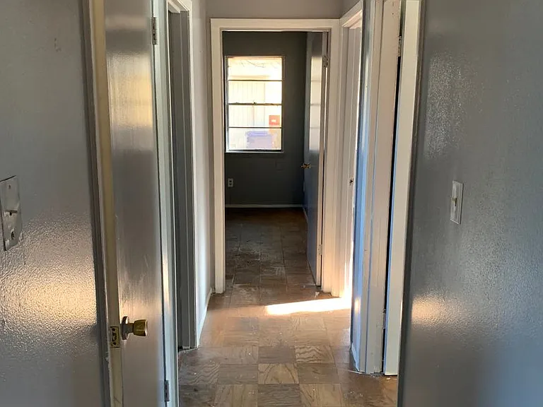 3306 Valley View Dr — Photo 4