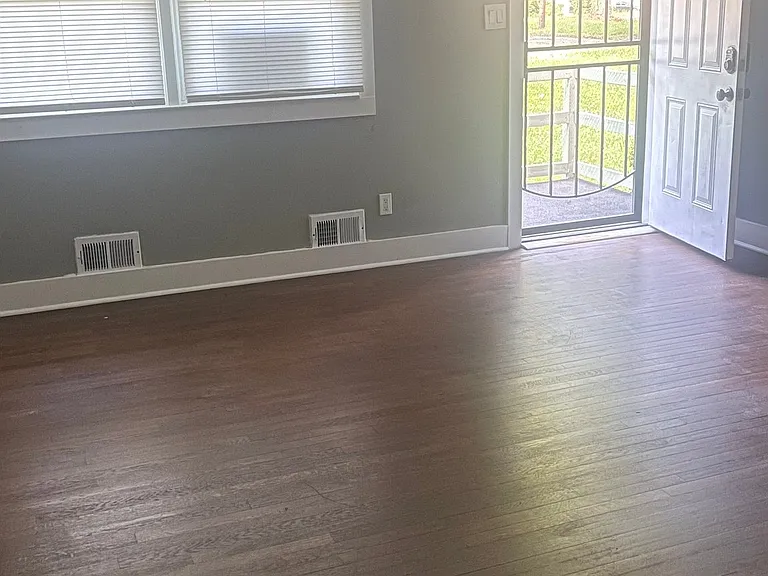 320 Whitworth Dr SW — Photo 3