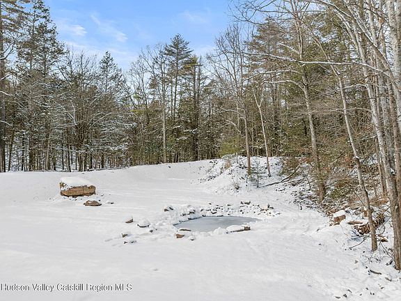 4th image of 178 Chestnut Hill Road