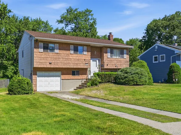 94 Babylon Avenue, West Islip, NY 11795