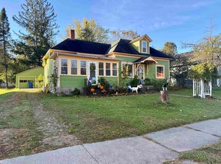 470 E State St, Iola, WI 54945