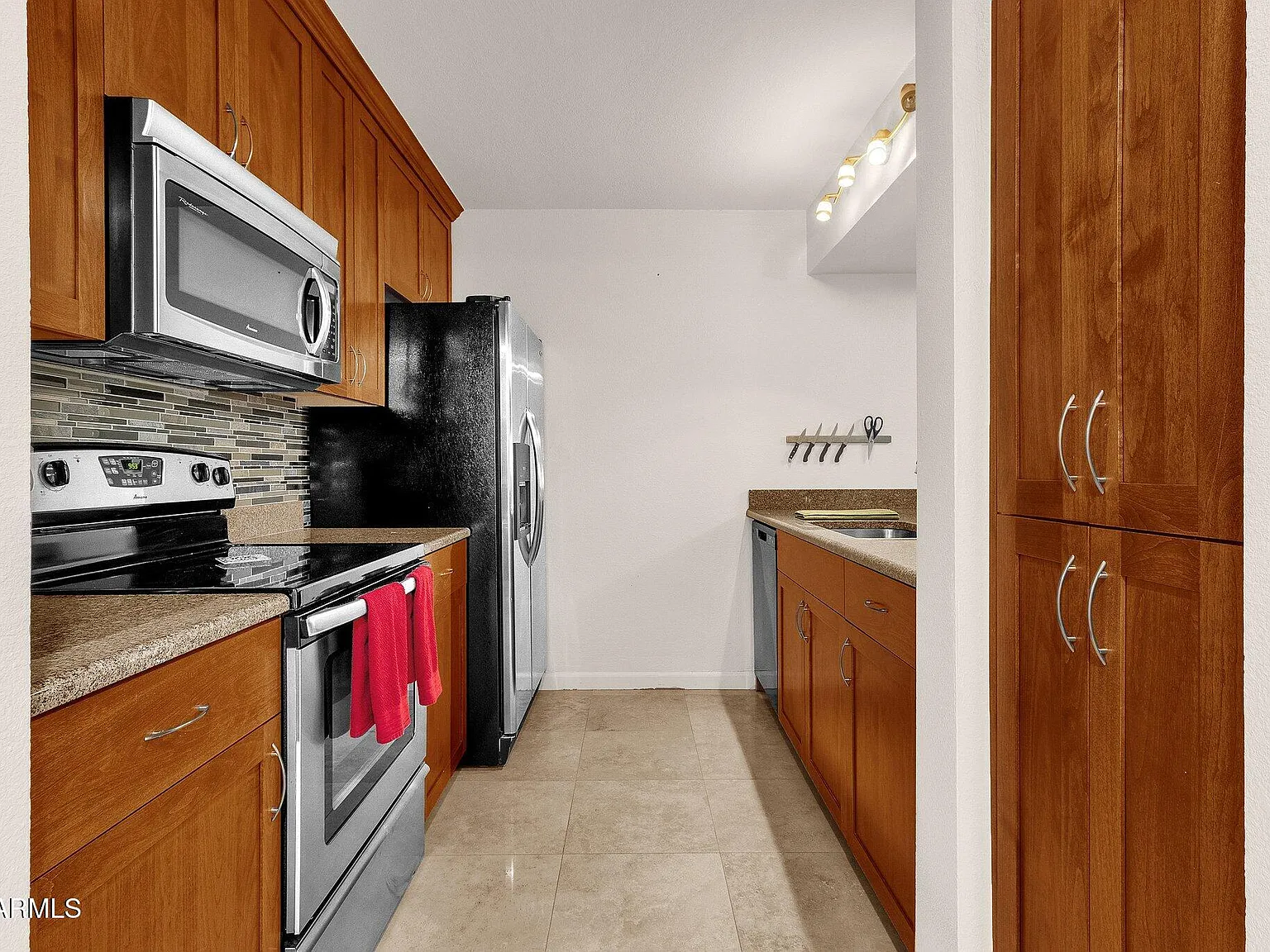 2 bed, 2.0 bath, 932 sqft, $2,000 — Photo 2
