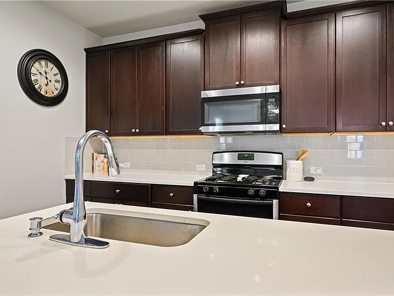 5308 Golden Canary Ln — Photo 4