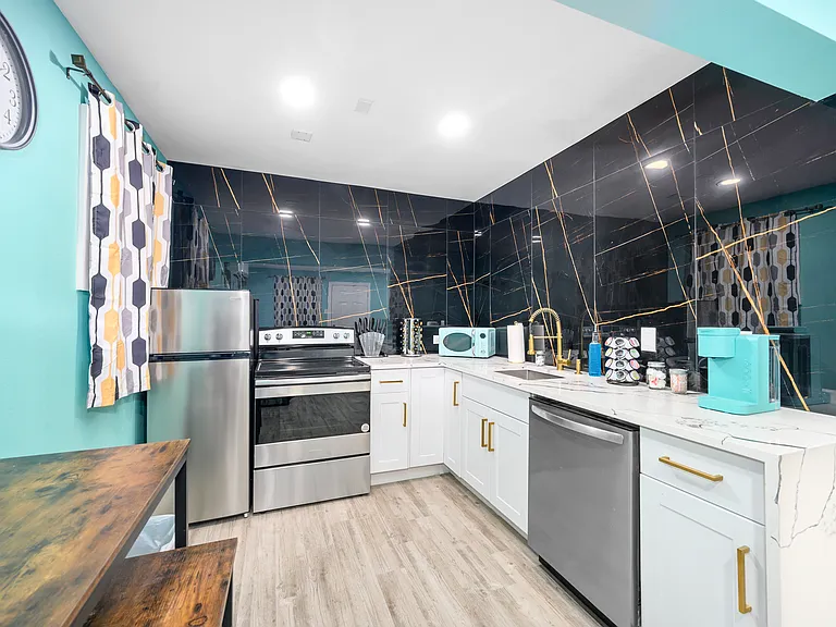 1118 Banks St #25 — Photo 1