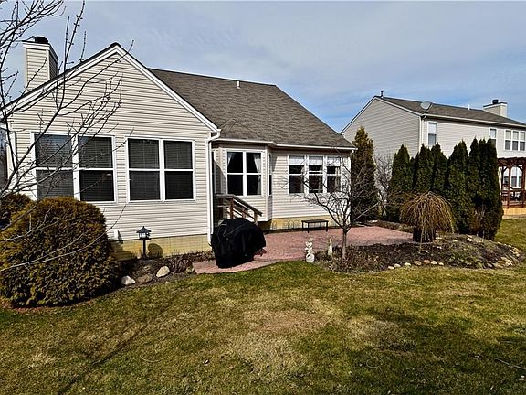 3rd image of 35973 Bentley Dr
