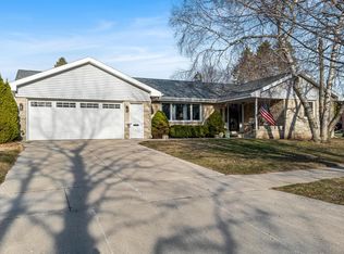 1334 N 9th St, Manitowoc, WI 54220