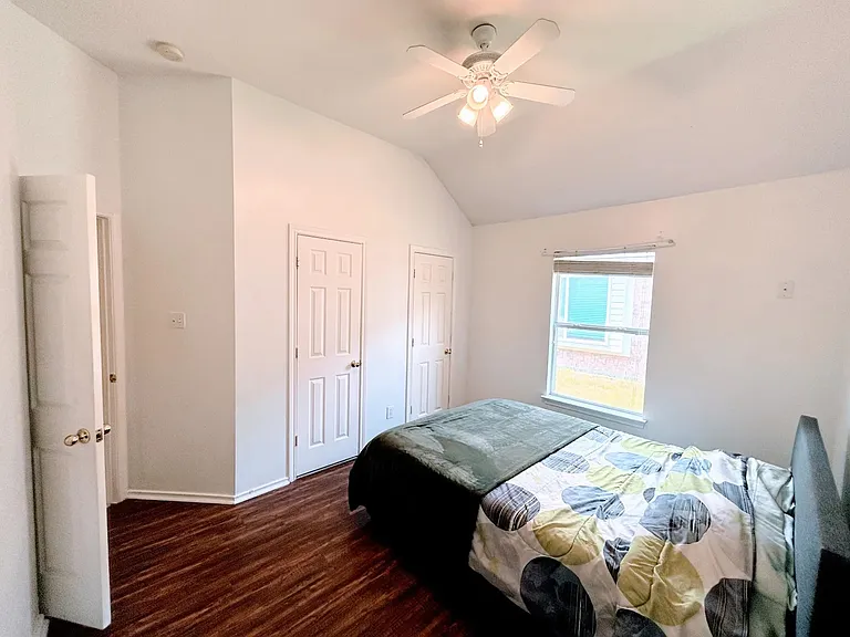 5500 Hill Haven Ct — Photo 12