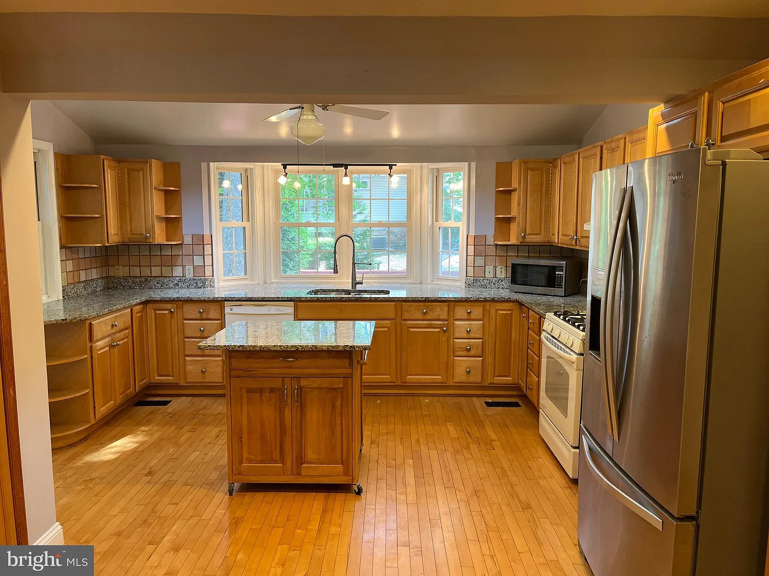 5 bed, 3.5 bath, 1804 sqft, $4,000 — Photo 4