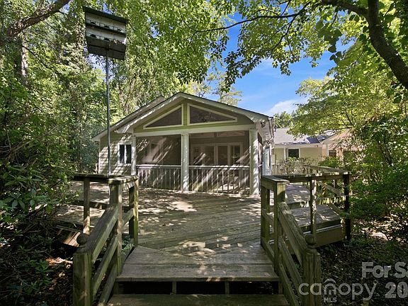 5th image of 827 Jefferson Dr