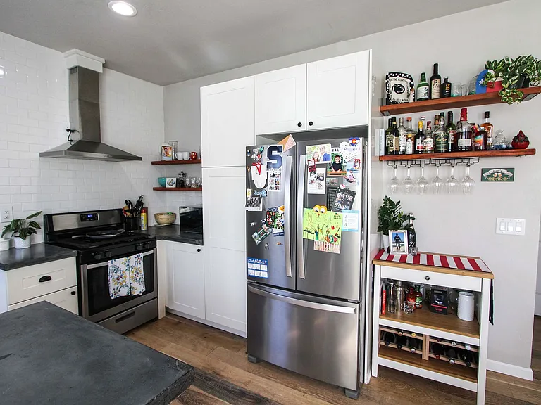 711 W Lullwood Ave — Photo 12