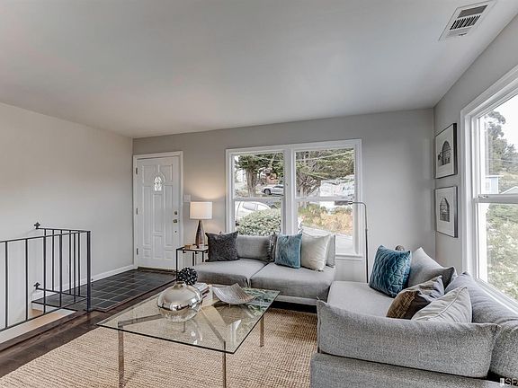 4th image of 18 Cragmont Ct