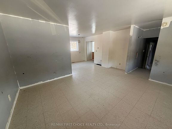 4th image of 14 Superior St