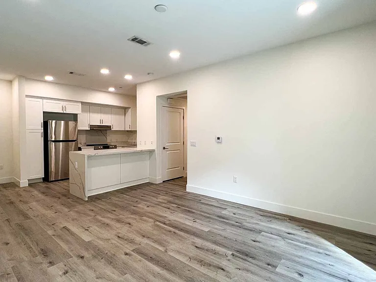 Ridgeway Apartments — Photo 10