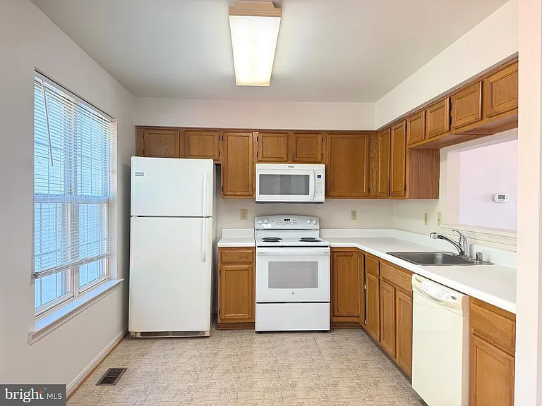 188 Pinecove Ave — Photo 5