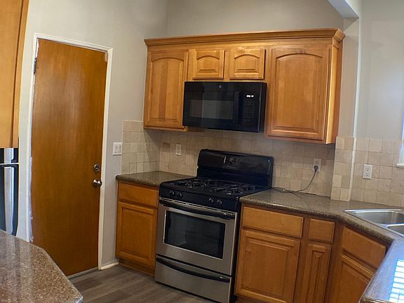 4th image of 253 S Elm Dr #1/2