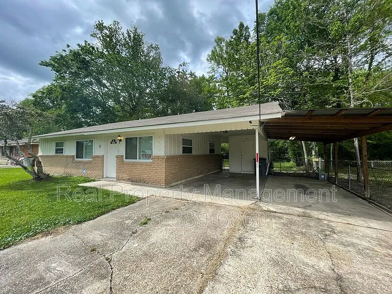 3 bed, 1.0 bath, 1000 sqft, $1,200 — Photo 2