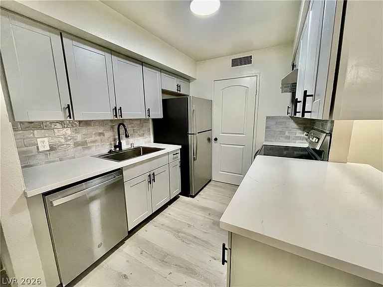 5187 Greene Ln #B — Photo 7