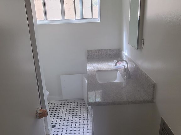 3rd image of 425 Washington Ave APT 3