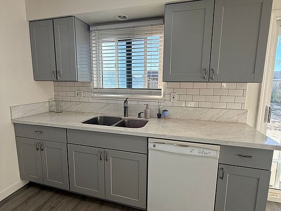 4th image of 1659 Kensington Ave