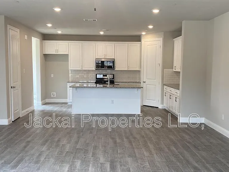 801 Ponds Edge Ln — Photo 6
