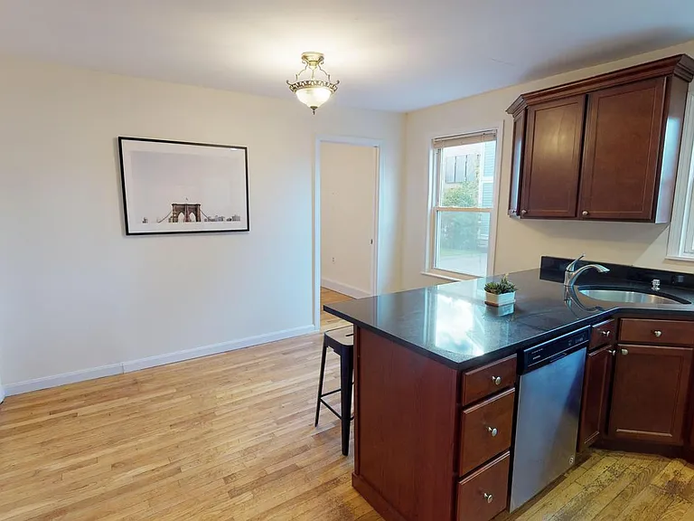 315 Elm St #1 — Photo 4