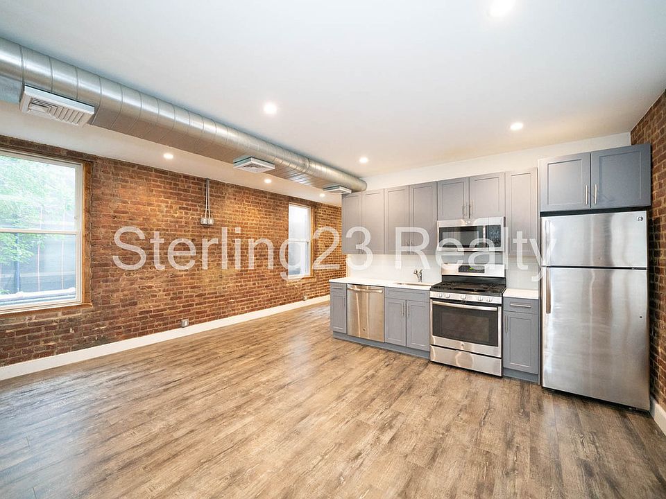 1st image of 26-20 Hoyt Ave S #R2