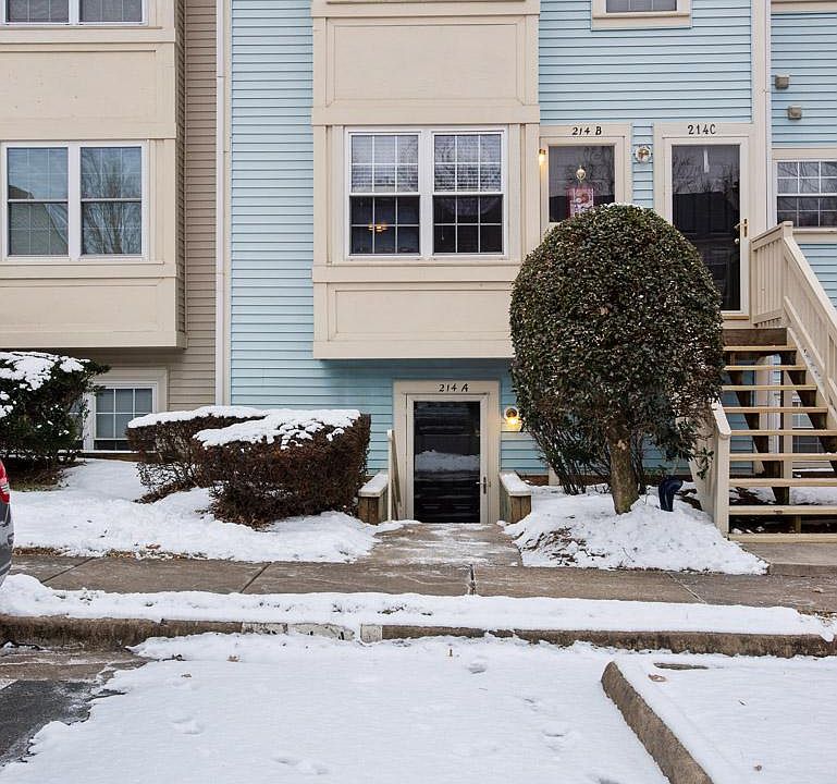 1st image of 214A Fernwood Pl