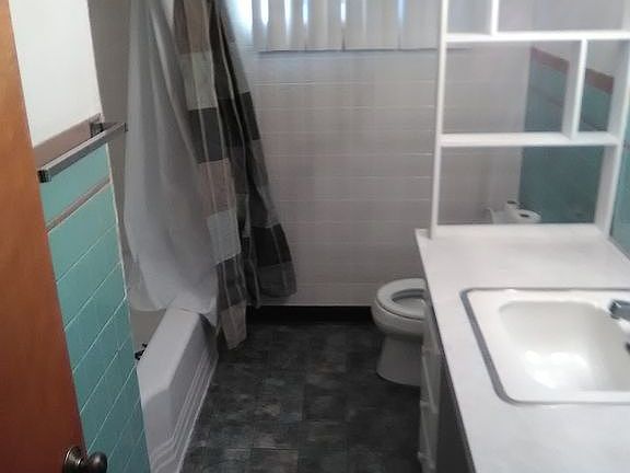 5th image of 128 Brookwood Way N