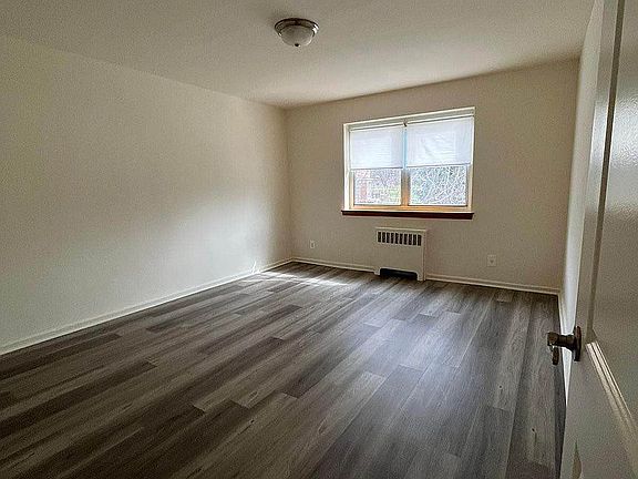 3rd image of 10 Stratford Ave #2D