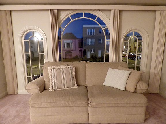 Arched windows. Some furnishing available upon request ( i.
