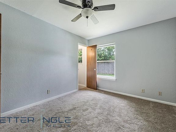 4th image of 111 McAnally Dr