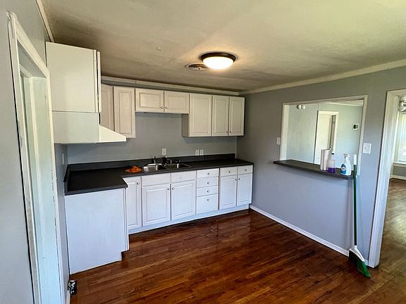 3rd image of 510 W 5th St