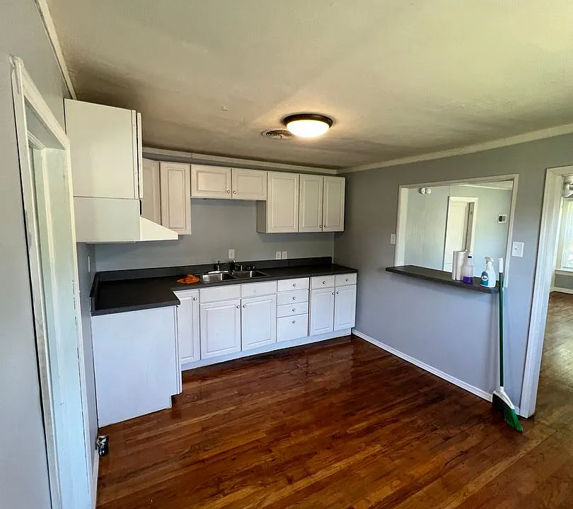 510 W 5th St