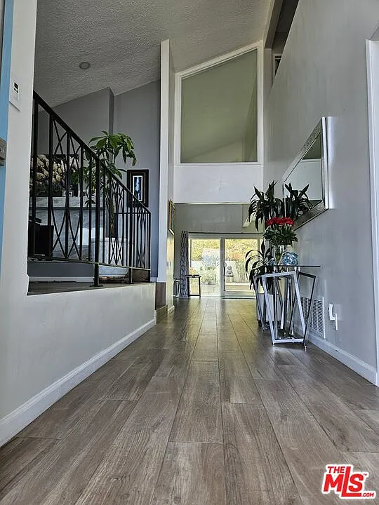 4 bed, 3.0 bath, 3192 sqft, $8,900 — Photo 4