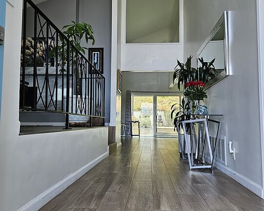 4th image of 5652 Glenford St