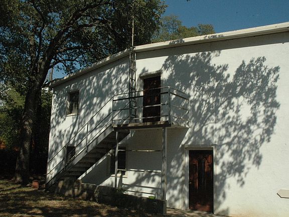 4th image of 613 Lake Dr
