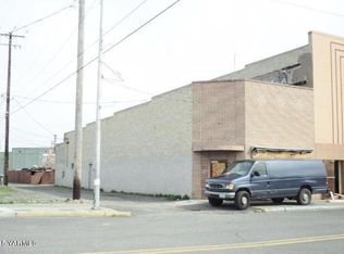 112 E 3rd St, Wapato, WA 98951