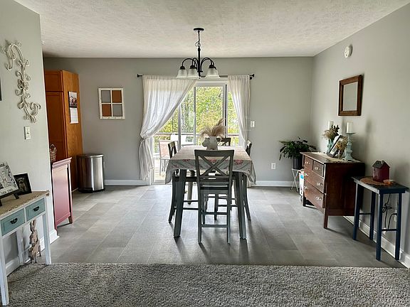3rd image of 104 Huckleberry Dr